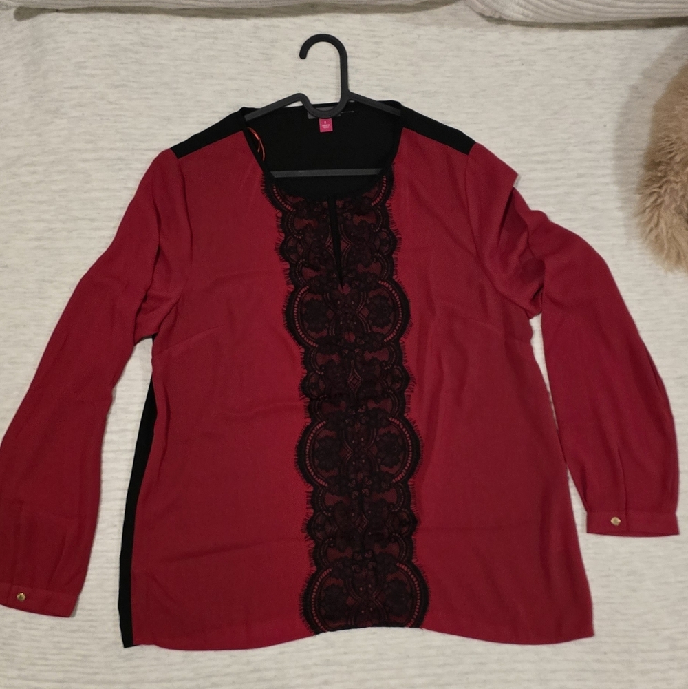 NWT. Vince Camuto Red and Black Lace Accent Top